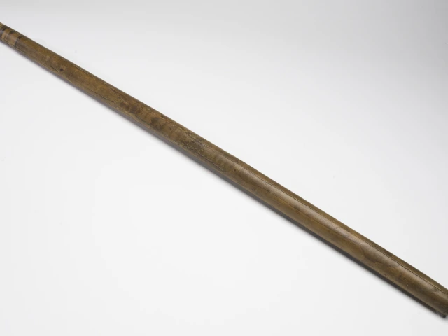 A-14551, 620–670 CE (Common Era=AD). Length: 68.5 cm, diameter: 2.8 cm.