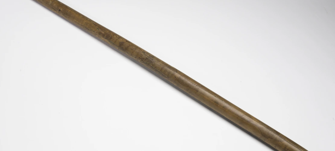 A-14551, 620–670 CE (Common Era=AD). Length: 68.5 cm, diameter: 2.8 cm.